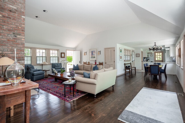 Foto del edificio - 53 Williams Way