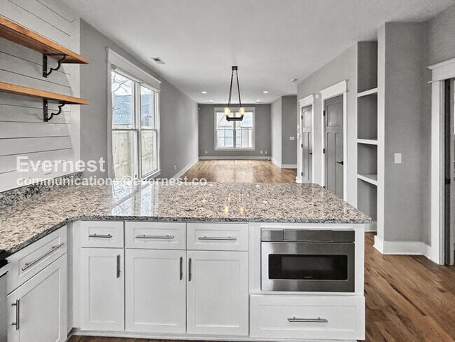 Foto del edificio - 902 Cheatham Pl