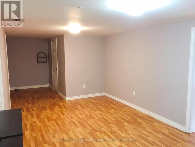 Building Photo - 61 Rockport Crescent