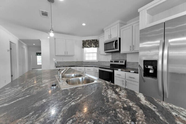 Foto del edificio - 3128 Walden Shores Blvd