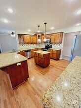 Building Photo - 4532 S Hemlock Ave