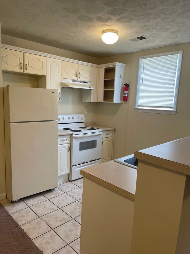 Building Photo - 5981 Peco Ln