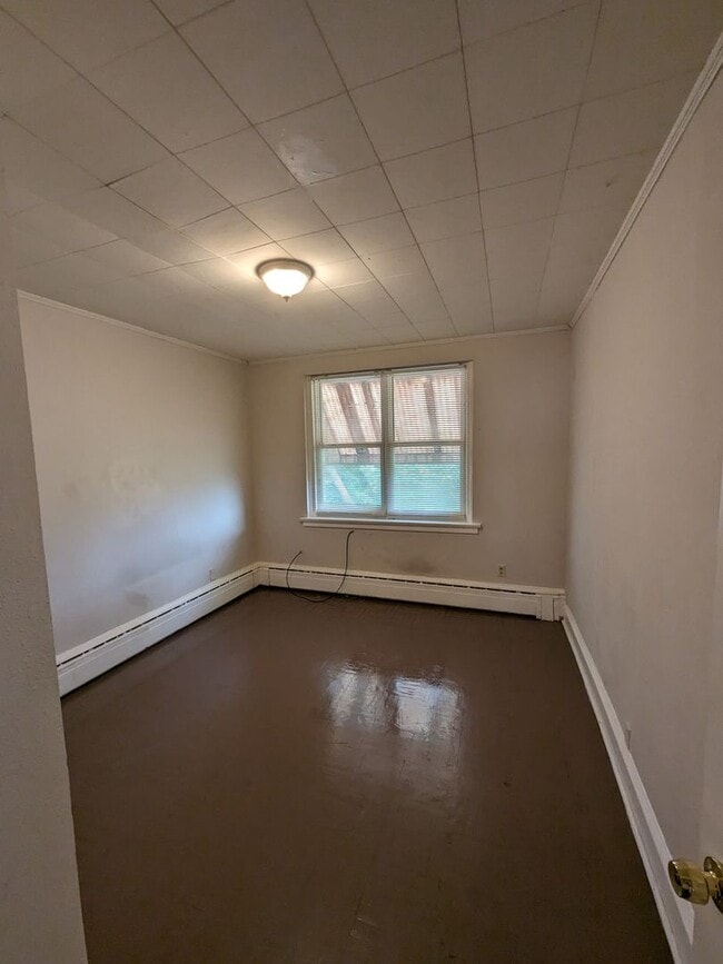 Building Photo - Large Home - Kingsessing