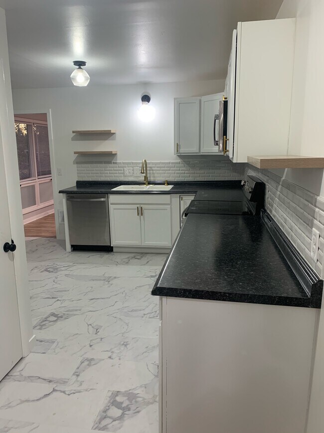 Kitchen - 410 W Washington Ave