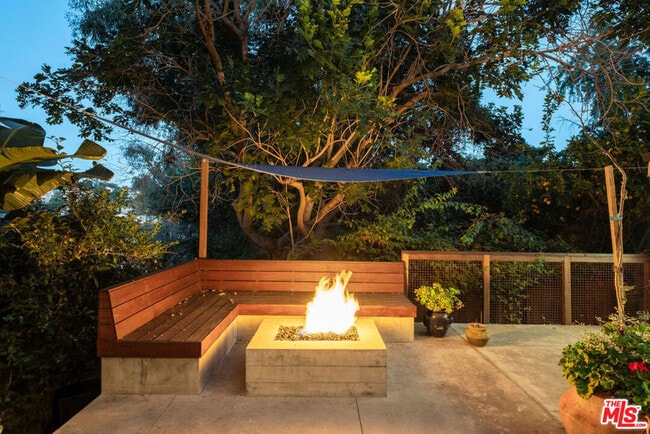 Foto del edificio - 1530 Elevado St