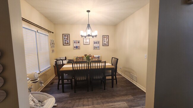 Building Photo - 2497 Crestview Woods Dr