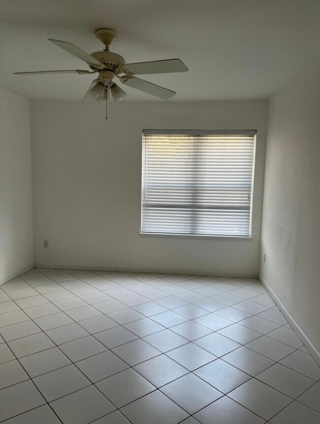 Building Photo - 845 Augusta Dr