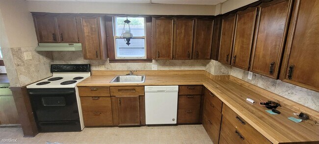 Foto del edificio - 3 br, 1 bath Duplex - 979 King Street 979