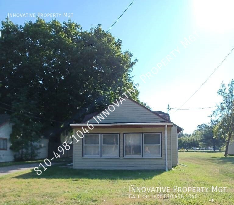 Foto principal - New Flooring in this open layout 2-bedroom...