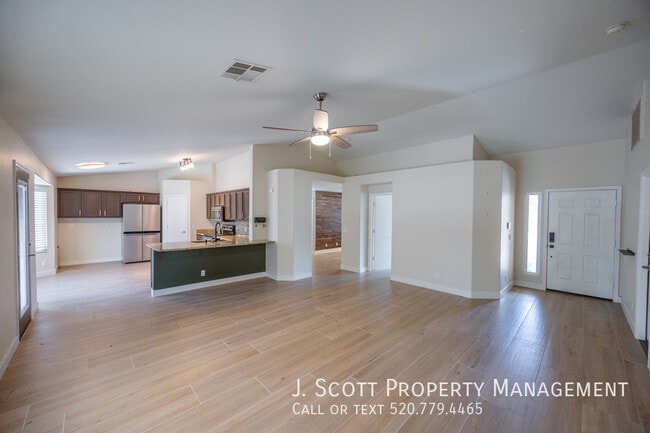 Building Photo - 2892 E Carla Vista Ct