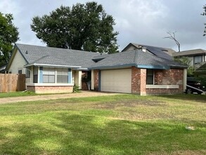 Building Photo - 1803 Foxlake Dr
