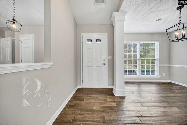 Building Photo - 520 Menauhant Ct