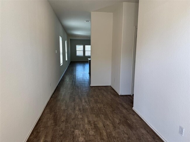 Building Photo - 105 Crier Cv
