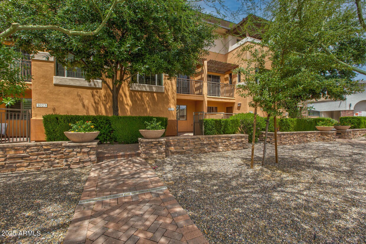 Primary Photo - 6940 E Cochise Rd