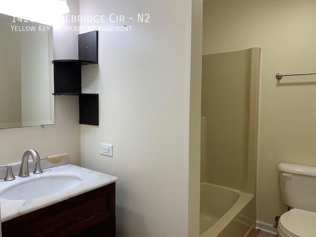 Building Photo - 1420 Stonebridge Cir