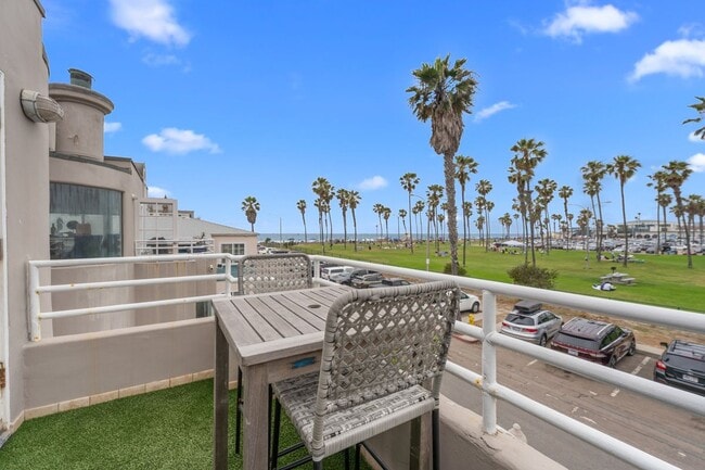 Building Photo - 735 San Fernando Pl