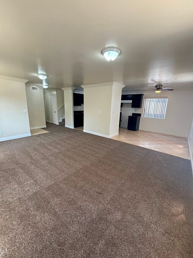 Building Photo - 204 W 78th St