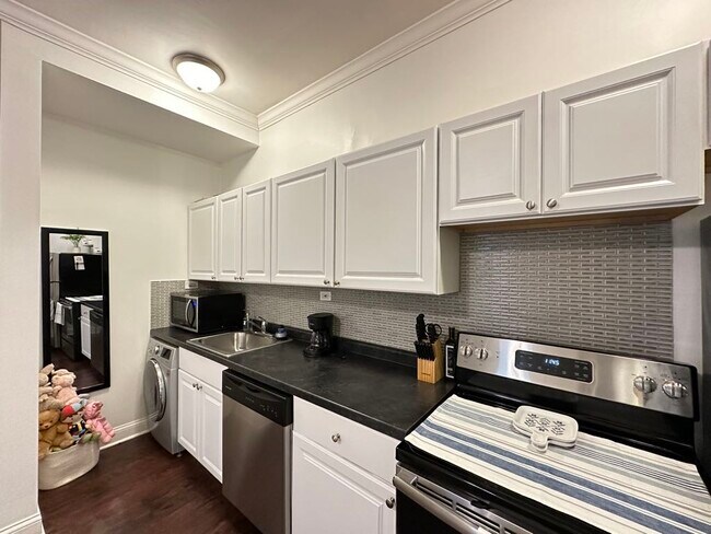 Foto del edificio - 3345 N Marshfield Ave