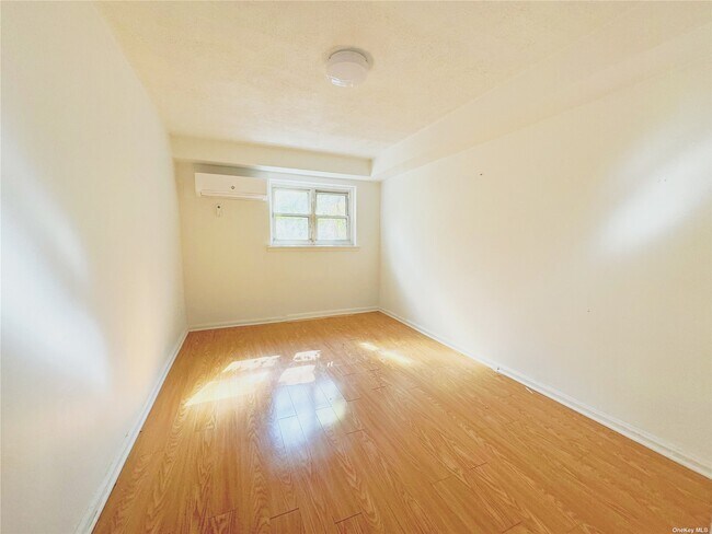 Building Photo - 172-08-172-46 46th Ave