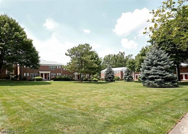 Building Photo - 22-72 Berkshire Pl