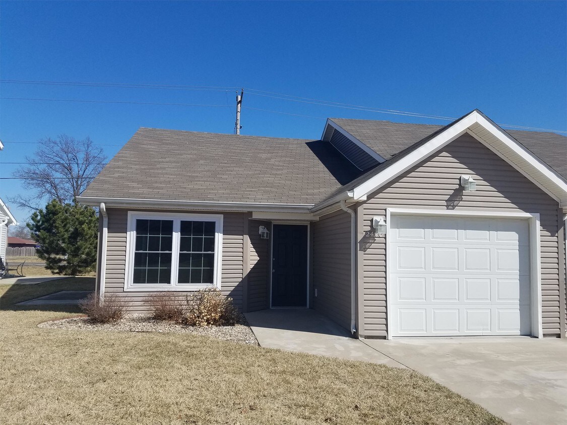 2420 Walden Ln, Manhattan, KS 66502 Townhome Rentals in Manhattan KS