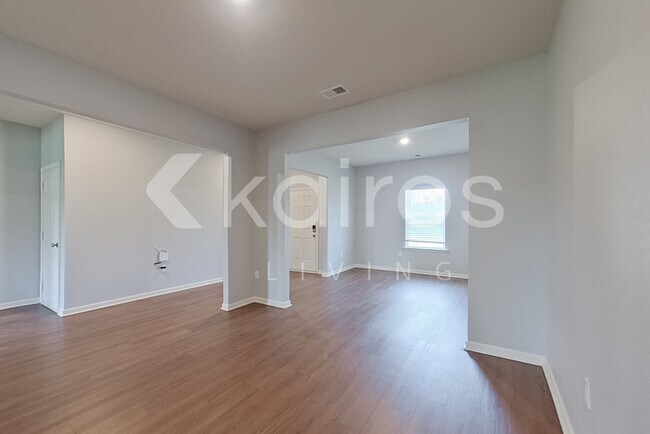 Foto del edificio - 1111 Freedom Pkwy