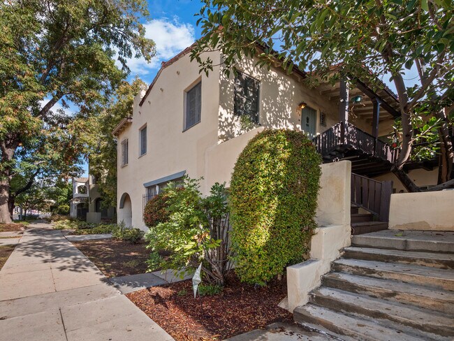 Foto del edificio - 634 N Windsor Blvd