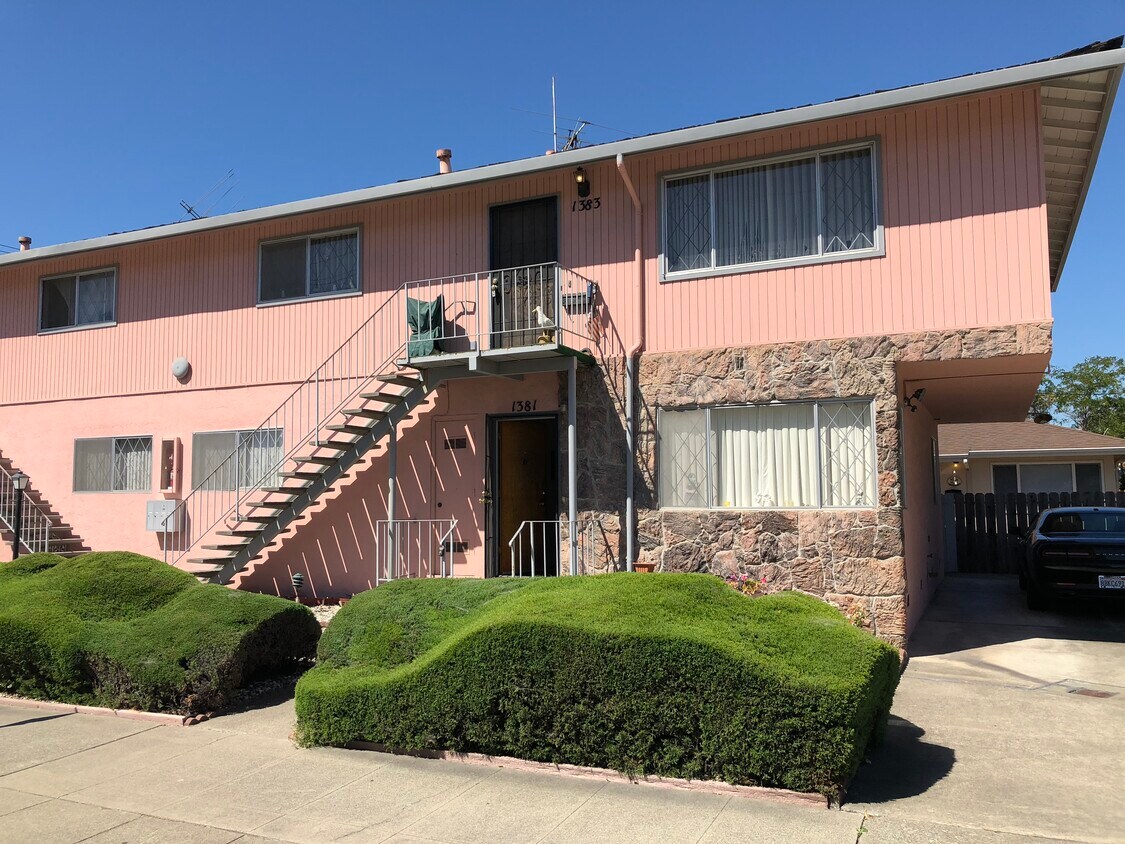 Building Photo - 1383 Santa Maria St