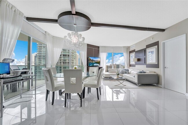 Foto del edificio - 250 Sunny Isles Blvd