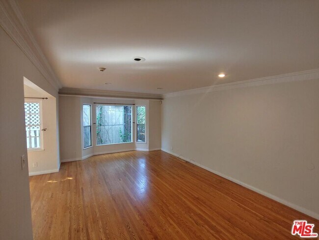 Foto del edificio - 9066 Shoreham Dr