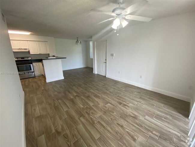 Building Photo - 12148 Saint Andrews Pl