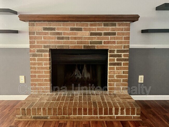 Building Photo - 3914 Aster Dr