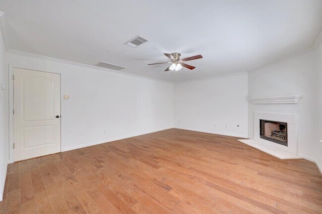 Foto del edificio - 809 Satellite View