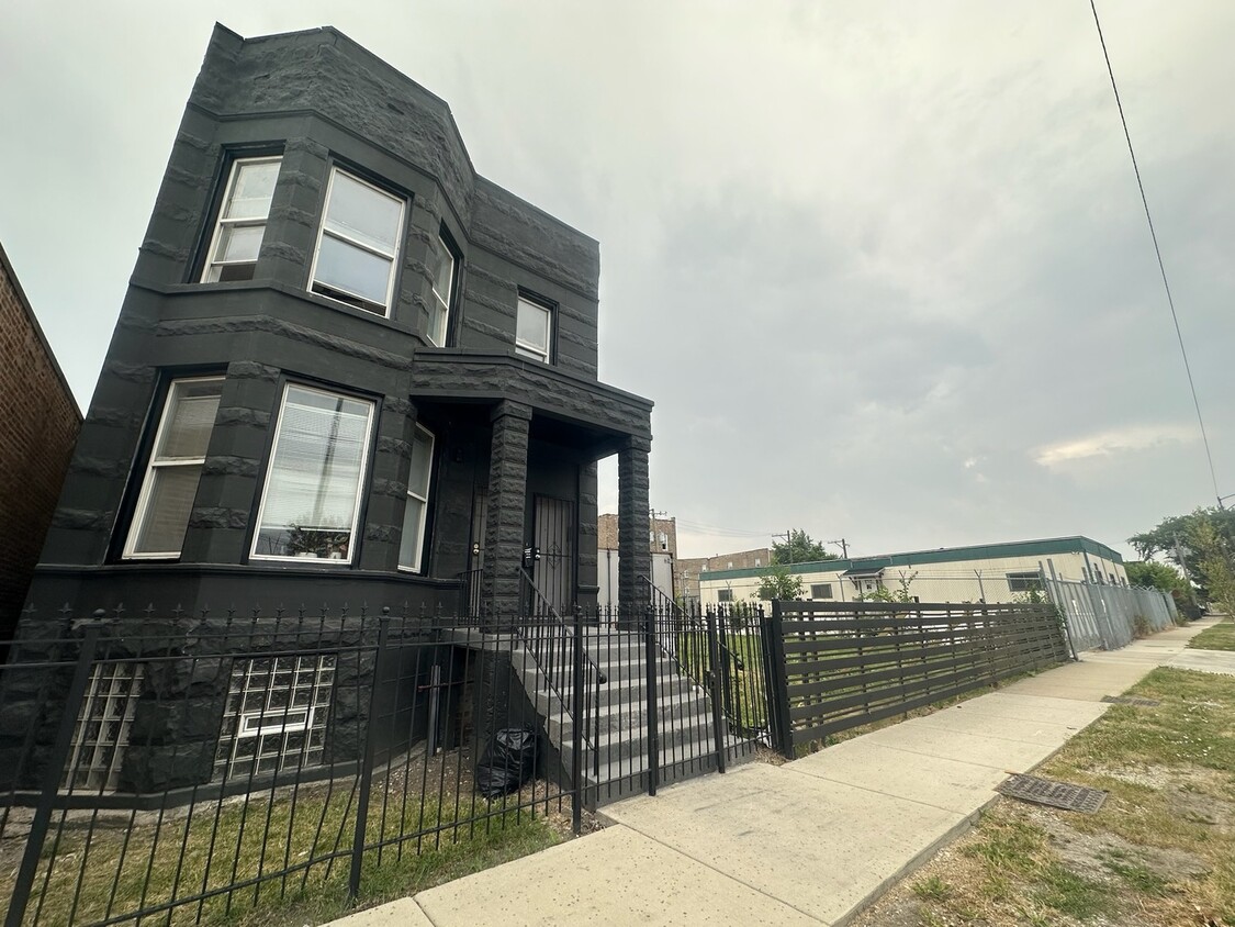 Primary Photo - 3511 W Fillmore St