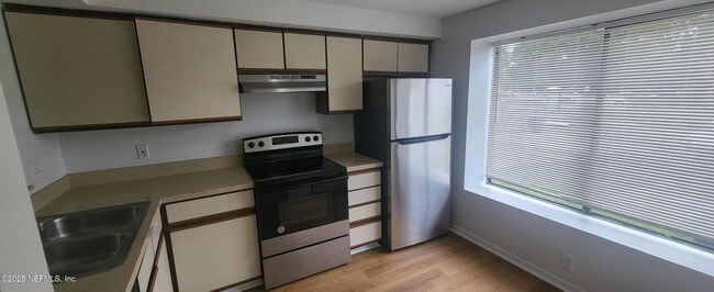 Building Photo - 7109 Prestwick Cir N