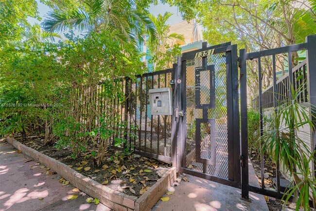 Foto del edificio - 1351 Meridian Ave