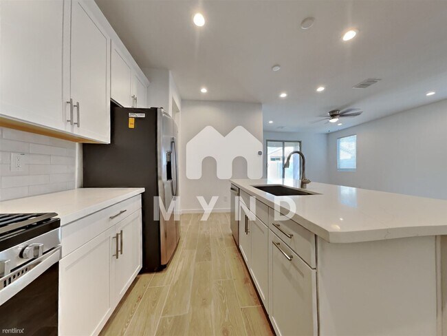 Foto del edificio - 3 br, 2 bath House - 10774 W Garfield St