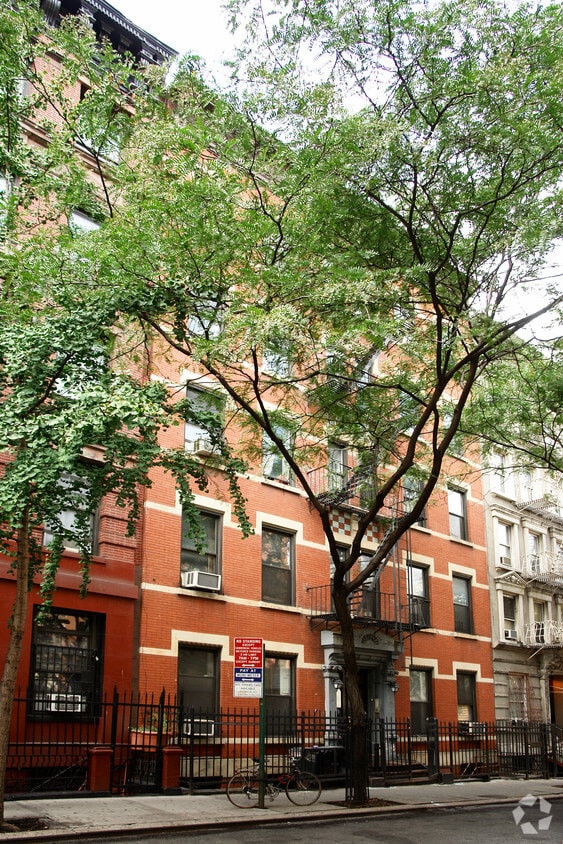 Building Photo - 360 W 51st St