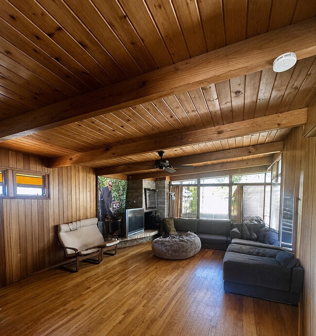 Building Photo - 5027 Campanile Dr