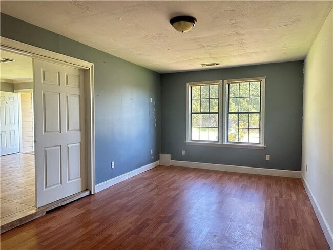 Foto del edificio - 604 Old Manor Rd NW