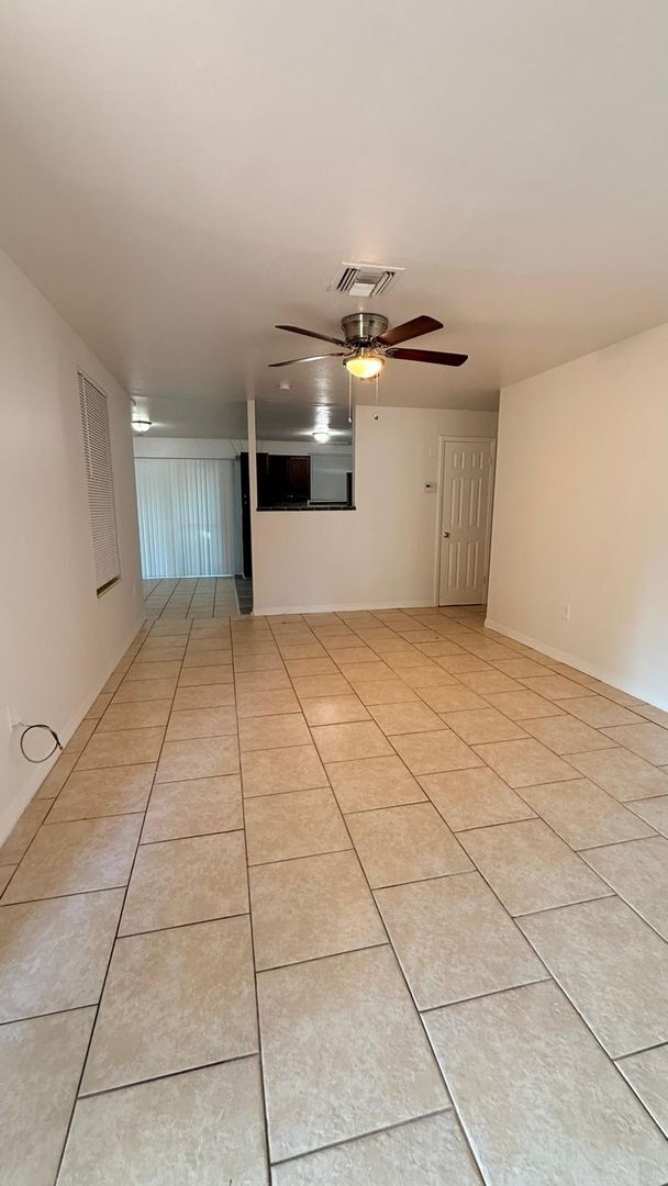 Building Photo - 1604 Woodlyn Dr