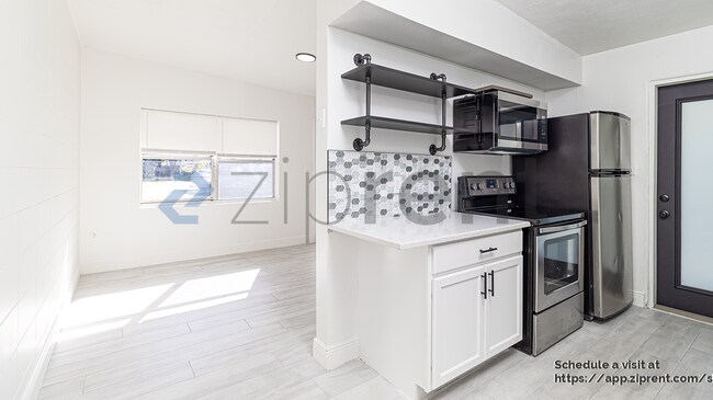 Building Photo - 1103 E South St