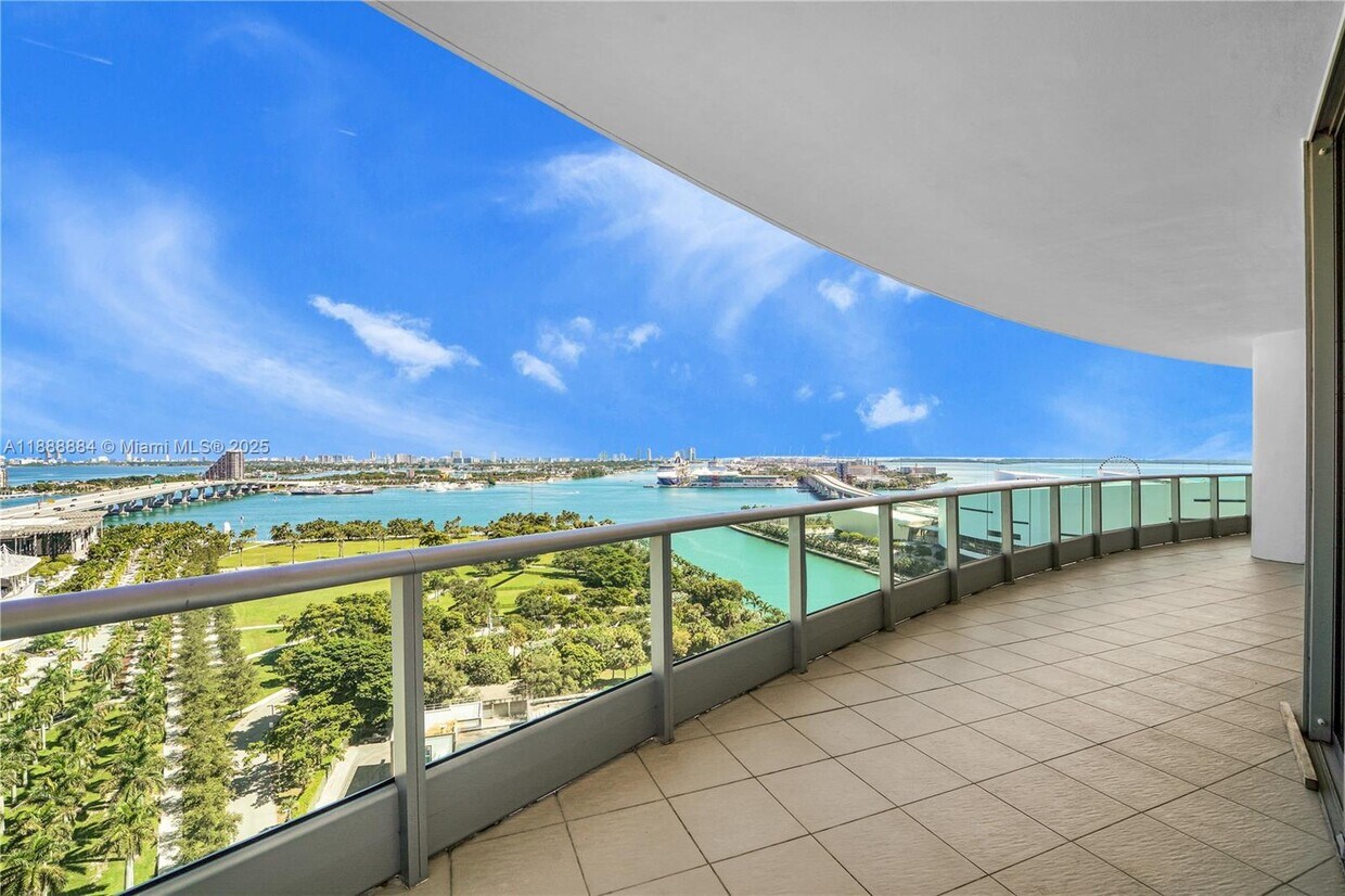 Foto principal - 900 Biscayne Blvd