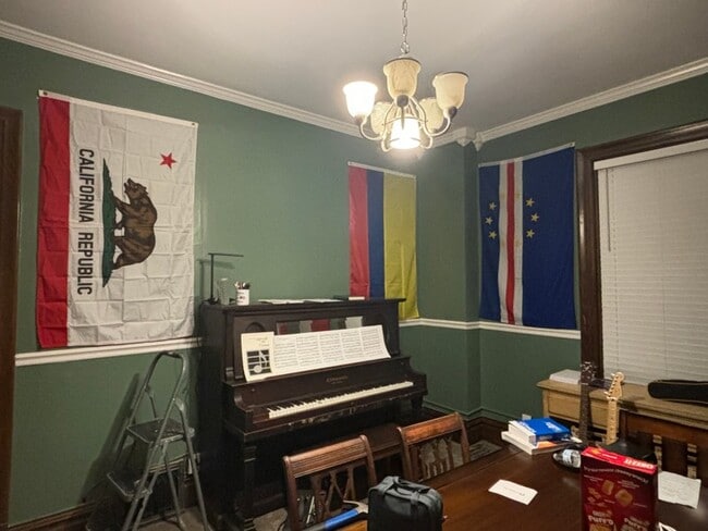 Building Photo - 488 N 400 E