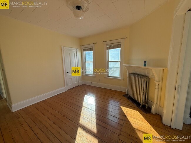 Building Photo - 27 Falcon St