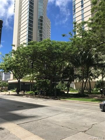 Building Photo - 2118 Kuhio Ave