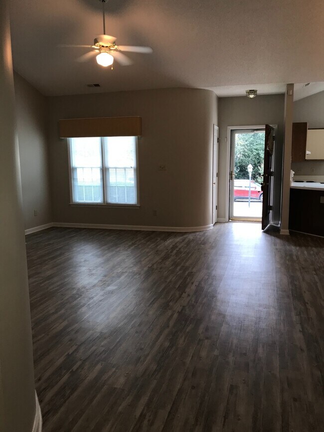 Foto del edificio - Location, Community, Quality Living. It St...