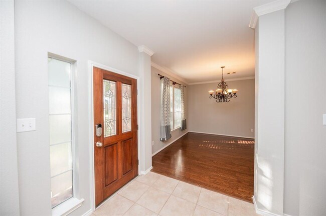 Building Photo - 435 Silver Creek Cir