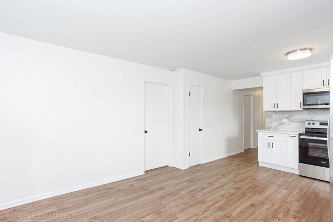 Building Photo - 16W621 56th St