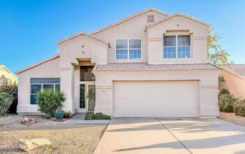 Building Photo - 5057 E Delta Ave